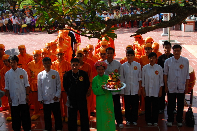 Làm Lễ Dâng Hương