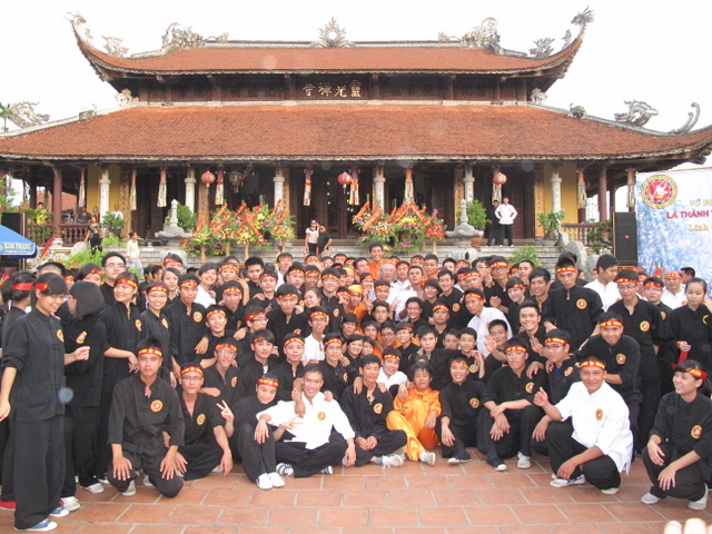 Lão Võ Sư Nguyễn Ngọc Nội Cùng Các Môn Sinh VDTLVXQHP Trong Buổi Lễ A1