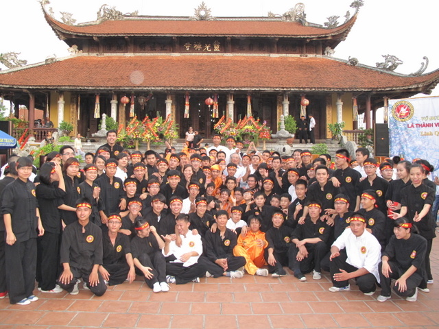 Lão Võ Sư Nguyễn Ngọc Nội Cùng Các Môn Sinh VDTLVXQHP Trong Buổi Lễ A2