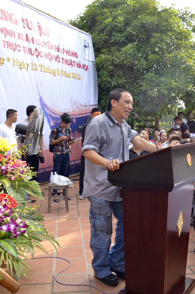 Võ Sư Lê Ngọc Quang Tổng Thư Ký Hội Võ Thuật Hà Nội Trong Buổi Lễ